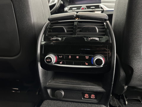 BMW 5 Serie Touring 530e xDrive Business Edition Plus M-Sportpack (Plug-in) {SoH-96%} (INCL.BTW) *PANO | HEAD-UP | LEATHER | FULL-LED | MEMORY-PACK | HARMAN/KARDON | BLINDSPOT | DIGI-COCKPIT | CAMERA | NAVI-FULLMAP | PRIVACY-GLASS | SHIFTPADDLES | ECC | PDC | 18''ALU