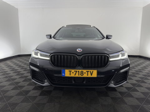 BMW 5 Serie Touring 530e xDrive Business Edition Plus M-Sportpack (Plug-in) {SoH-96%} (INCL.BTW) *PANO | HEAD-UP | LEATHER | FULL-LED | MEMORY-PACK | HARMAN/KARDON | BLINDSPOT | DIGI-COCKPIT | CAMERA | NAVI-FULLMAP | PRIVACY-GLASS | SHIFTPADDLES | ECC | PDC | 18''ALU