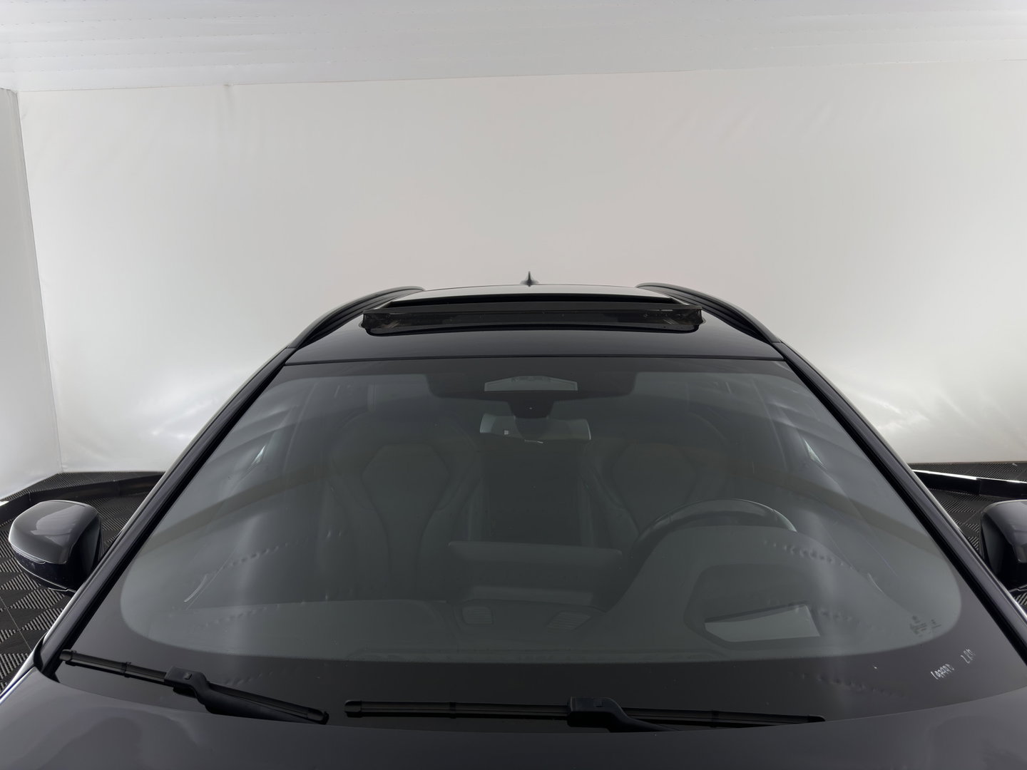 BMW 5 Serie Touring 530e xDrive Business Edition Plus M-Sportpack (Plug-in) {SoH-96%} (INCL.BTW) *PANO | HEAD-UP | LEATHER | FULL-LED | MEMORY-PACK | HARMAN/KARDON | BLINDSPOT | DIGI-COCKPIT | CAMERA | NAVI-FULLMAP | PRIVACY-GLASS | SHIFTPADDLES | ECC | PDC | 18''ALU