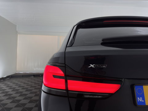 BMW 5 Serie Touring 530e xDrive Business Edition Plus M-Sportpack (Plug-in) {SoH-96%} (INCL.BTW) *PANO | HEAD-UP | LEATHER | FULL-LED | MEMORY-PACK | HARMAN/KARDON | BLINDSPOT | DIGI-COCKPIT | CAMERA | NAVI-FULLMAP | PRIVACY-GLASS | SHIFTPADDLES | ECC | PDC | 18''ALU