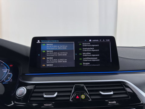 BMW 5 Serie Touring 530e xDrive Business Edition Plus M-Sportpack (Plug-in) {SoH-96%} (INCL.BTW) *PANO | HEAD-UP | LEATHER | FULL-LED | MEMORY-PACK | HARMAN/KARDON | BLINDSPOT | DIGI-COCKPIT | CAMERA | NAVI-FULLMAP | PRIVACY-GLASS | SHIFTPADDLES | ECC | PDC | 18''ALU