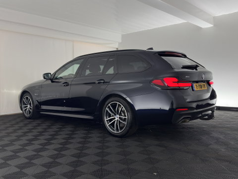 BMW 5 Serie Touring 530e xDrive Business Edition Plus M-Sportpack (Plug-in) {SoH-96%} (INCL.BTW) *PANO | HEAD-UP | LEATHER | FULL-LED | MEMORY-PACK | HARMAN/KARDON | BLINDSPOT | DIGI-COCKPIT | CAMERA | NAVI-FULLMAP | PRIVACY-GLASS | SHIFTPADDLES | ECC | PDC | 18''ALU