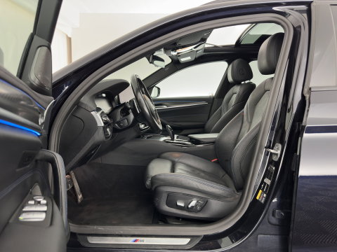 BMW 5 Serie Touring 530e xDrive Business Edition Plus M-Sportpack (Plug-in) {SoH-96%} (INCL.BTW) *PANO | HEAD-UP | LEATHER | FULL-LED | MEMORY-PACK | HARMAN/KARDON | BLINDSPOT | DIGI-COCKPIT | CAMERA | NAVI-FULLMAP | PRIVACY-GLASS | SHIFTPADDLES | ECC | PDC | 18''ALU