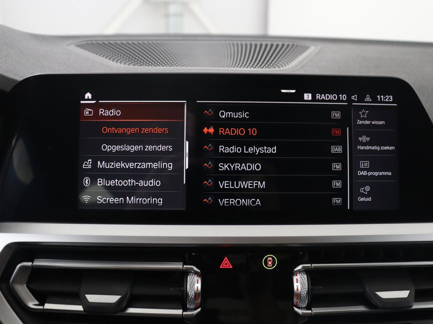 BMW 3-serie 320i Executive Edition | Half leder | Cruise control | Navigatie | Bluetooth | Carplay | Park assist | Interieurverlichting | Virtueel dashboard | Climate control | Full LED | 18" velgen