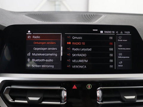 BMW 3-serie 320i Executive Edition | Half leder | Cruise control | Navigatie | Bluetooth | Carplay | Park assist | Interieurverlichting | Virtueel dashboard | Climate control | Full LED | 18" velgen