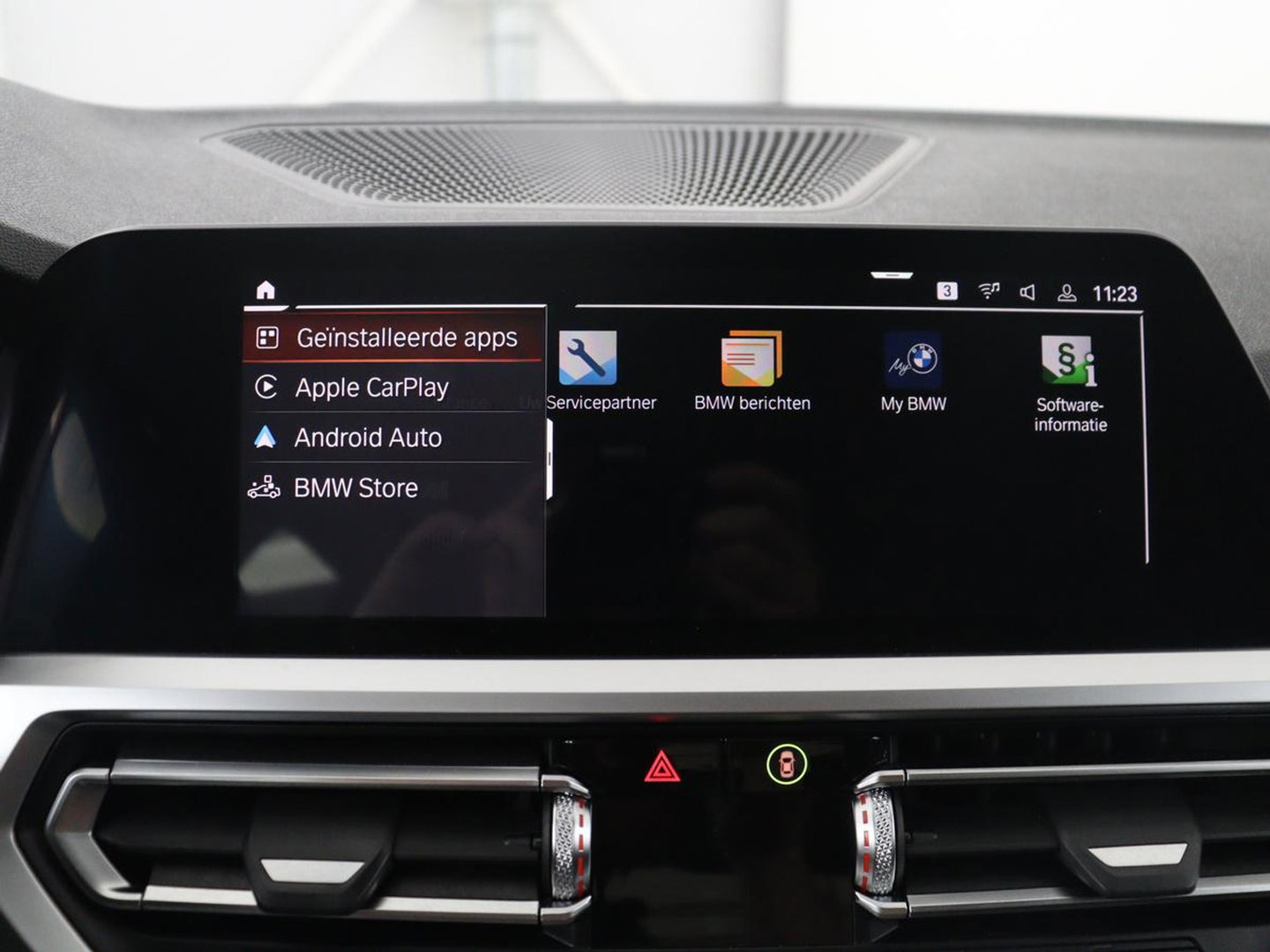 BMW 3-serie 320i Executive Edition | Half leder | Cruise control | Navigatie | Bluetooth | Carplay | Park assist | Interieurverlichting | Virtueel dashboard | Climate control | Full LED | 18" velgen