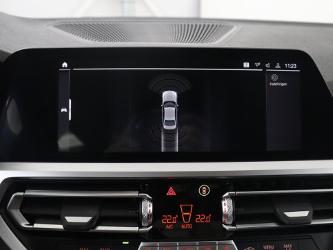 BMW 3-serie 320i Executive Edition | Half leder | Cruise control | Navigatie | Bluetooth | Carplay | Park assist | Interieurverlichting | Virtueel dashboard | Climate control | Full LED | 18" velgen
