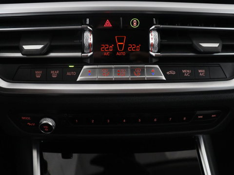 BMW 3-serie 320i Executive Edition | Half leder | Cruise control | Navigatie | Bluetooth | Carplay | Park assist | Interieurverlichting | Virtueel dashboard | Climate control | Full LED | 18" velgen