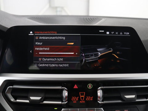 BMW 3-serie 320i Executive Edition | Half leder | Cruise control | Navigatie | Bluetooth | Carplay | Park assist | Interieurverlichting | Virtueel dashboard | Climate control | Full LED | 18" velgen