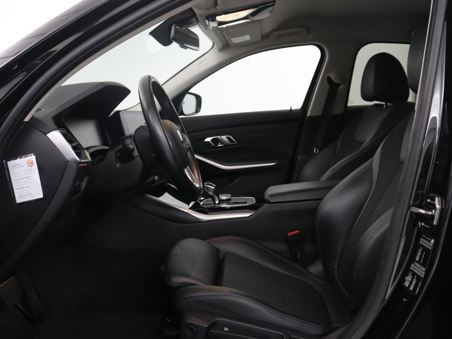 BMW 3-serie 320i Executive Edition | Half leder | Cruise control | Navigatie | Bluetooth | Carplay | Park assist | Interieurverlichting | Virtueel dashboard | Climate control | Full LED | 18" velgen