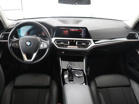 BMW 3-serie 320i Executive Edition | Half leder | Cruise control | Navigatie | Bluetooth | Carplay | Park assist | Interieurverlichting | Virtueel dashboard | Climate control | Full LED | 18" velgen