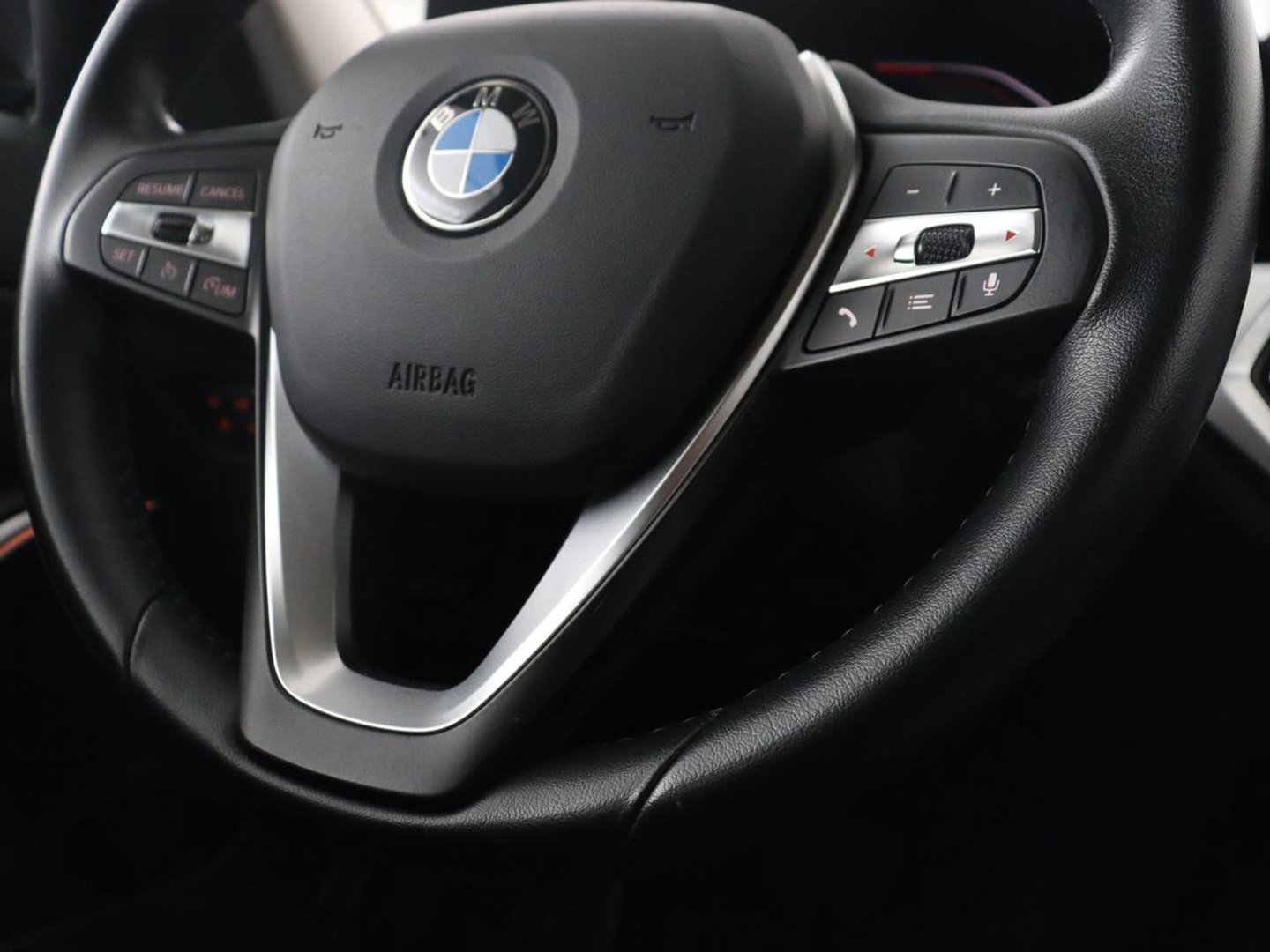 BMW 3-serie 320i Executive Edition | Half leder | Cruise control | Navigatie | Bluetooth | Carplay | Park assist | Interieurverlichting | Virtueel dashboard | Climate control | Full LED | 18" velgen