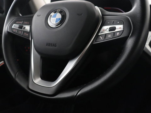 BMW 3-serie 320i Executive Edition | Half leder | Cruise control | Navigatie | Bluetooth | Carplay | Park assist | Interieurverlichting | Virtueel dashboard | Climate control | Full LED | 18" velgen