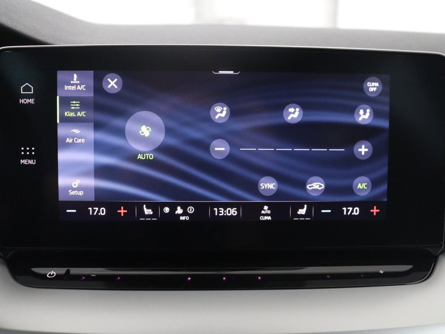 Škoda Octavia Combi1.5 e-TSI Sport Business | Stoelverwarming | Cruise control | Sfeerverlichting | Carplay | Navigatie | DAB | Park assist | Climate control | Trekhaak