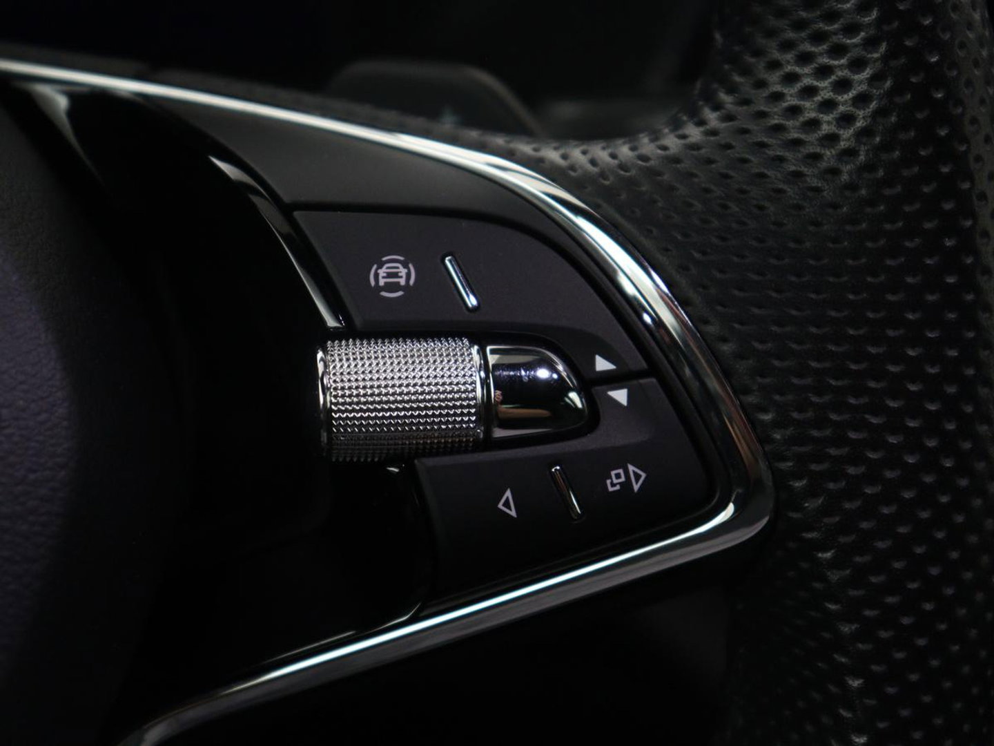 Škoda Octavia Combi1.5 e-TSI Sport Business | Stoelverwarming | Cruise control | Sfeerverlichting | Carplay | Navigatie | DAB | Park assist | Climate control | Trekhaak