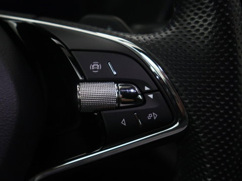 Škoda Octavia Combi1.5 e-TSI Sport Business | Stoelverwarming | Cruise control | Sfeerverlichting | Carplay | Navigatie | DAB | Park assist | Climate control | Trekhaak