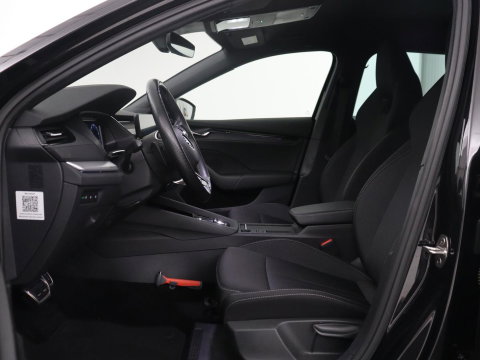 Škoda Octavia Combi1.5 e-TSI Sport Business | Stoelverwarming | Cruise control | Sfeerverlichting | Carplay | Navigatie | DAB | Park assist | Climate control | Trekhaak