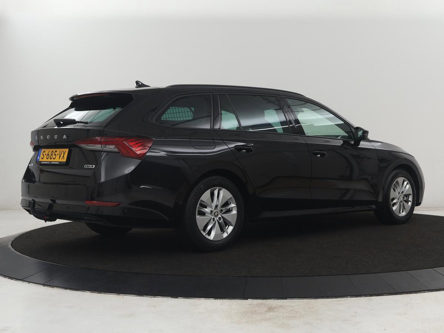 Škoda Octavia Combi1.5 e-TSI Sport Business | Stoelverwarming | Cruise control | Sfeerverlichting | Carplay | Navigatie | DAB | Park assist | Climate control | Trekhaak