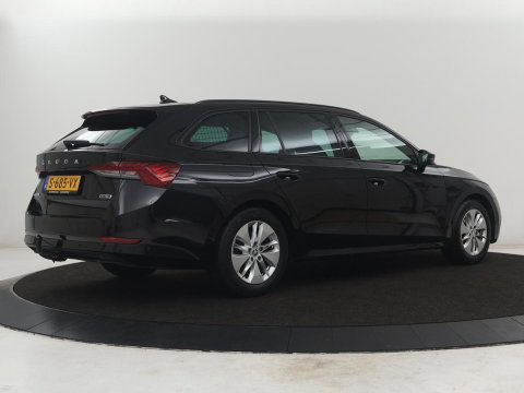 Škoda Octavia Combi1.5 e-TSI Sport Business | Stoelverwarming | Cruise control | Sfeerverlichting | Carplay | Navigatie | DAB | Park assist | Climate control | Trekhaak