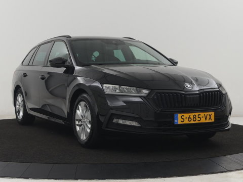 Škoda Octavia Combi1.5 e-TSI Sport Business | Stoelverwarming | Cruise control | Sfeerverlichting | Carplay | Navigatie | DAB | Park assist | Climate control | Trekhaak