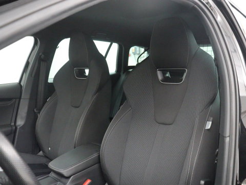 Škoda Octavia Combi1.5 e-TSI Sport Business | Stoelverwarming | Cruise control | Sfeerverlichting | Carplay | Navigatie | DAB | Park assist | Climate control | Trekhaak