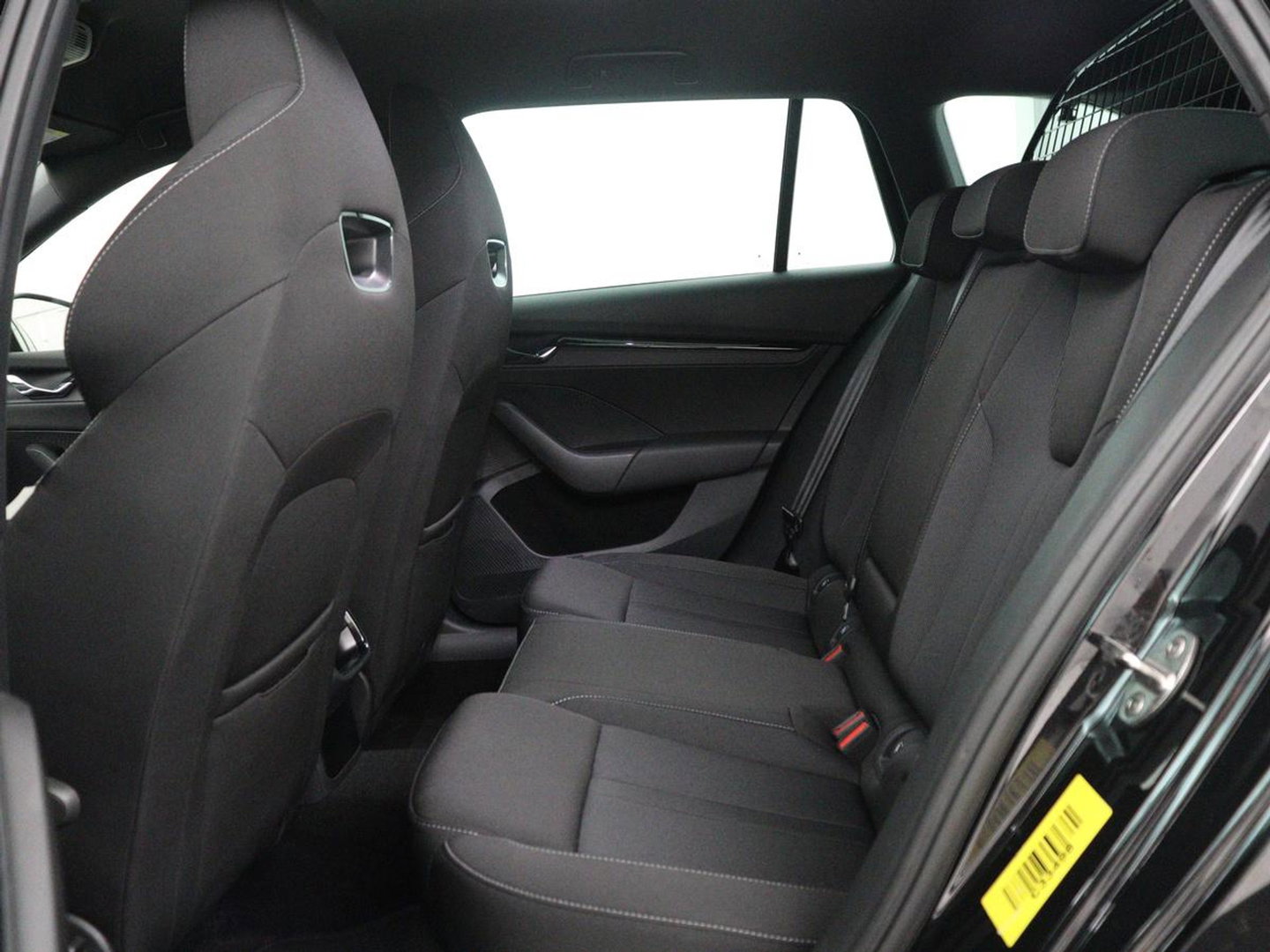 Škoda Octavia Combi1.5 e-TSI Sport Business | Stoelverwarming | Cruise control | Sfeerverlichting | Carplay | Navigatie | DAB | Park assist | Climate control | Trekhaak