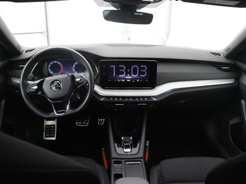 Škoda Octavia Combi1.5 e-TSI Sport Business | Stoelverwarming | Cruise control | Sfeerverlichting | Carplay | Navigatie | DAB | Park assist | Climate control | Trekhaak