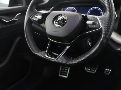 Škoda Octavia Combi1.5 e-TSI Sport Business | Stoelverwarming | Cruise control | Sfeerverlichting | Carplay | Navigatie | DAB | Park assist | Climate control | Trekhaak