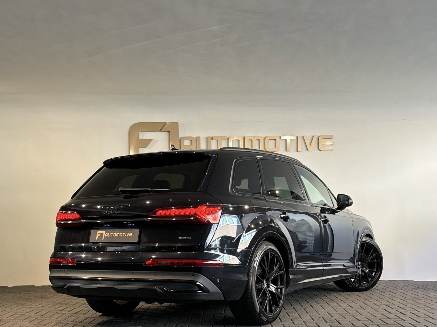Audi Q7 55 TFSI e quattro Competition Pano|Trekhaak|Keyless|Matrix|Camera|Carplay