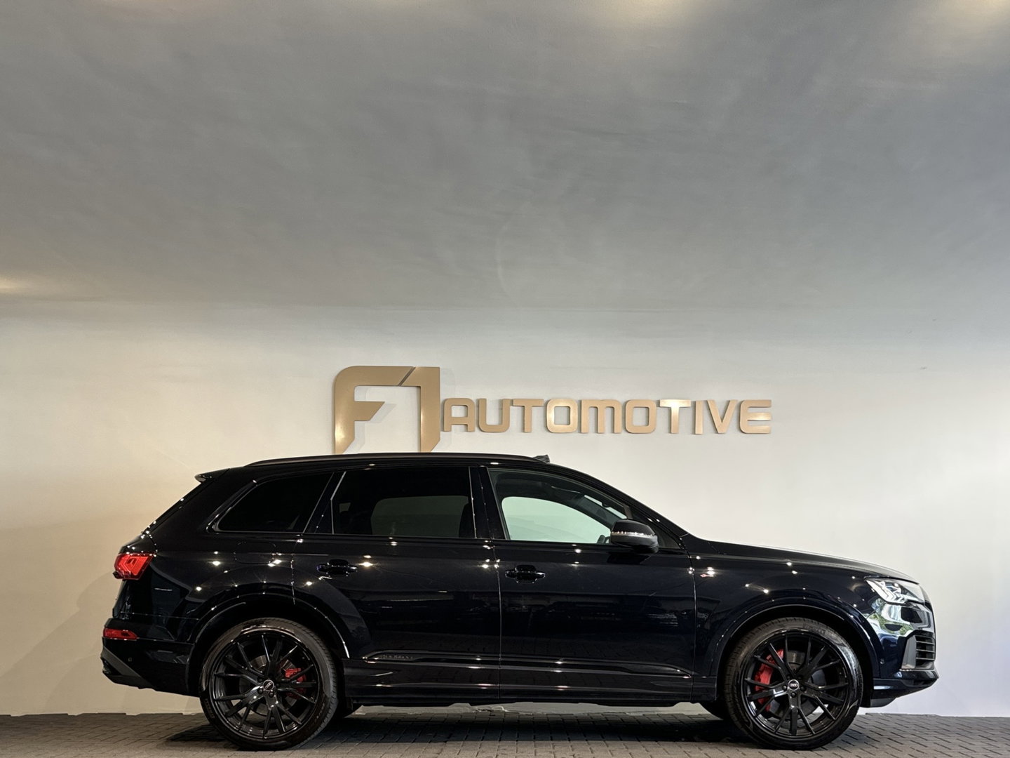Audi Q7 55 TFSI e quattro Competition Pano|Trekhaak|Keyless|Matrix|Camera|Carplay