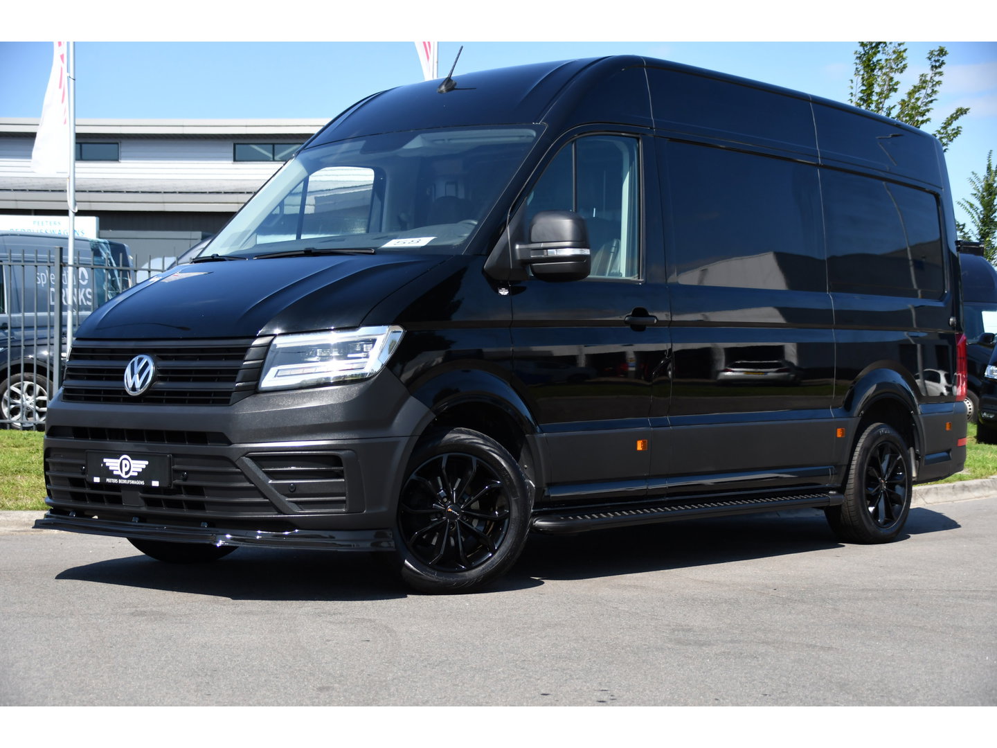 Volkswagen Crafter 35 2.0 TDI L3H3 RWD Black Edition Camera, Adaptieve Cruise, 3500kg Trekhaak, Automaat, LED, Geveerde stoel, 164pk, Massage stoel, Uniek!