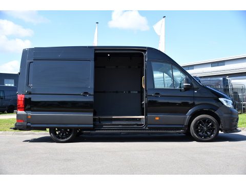 Volkswagen Crafter 35 2.0 TDI L3H3 RWD Black Edition Camera, Adaptieve Cruise, 3500kg Trekhaak, Automaat, LED, Geveerde stoel, 164pk, Massage stoel, Uniek!