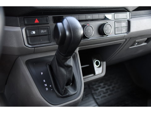 Volkswagen Crafter 35 2.0 TDI L3H3 RWD Black Edition Camera, Adaptieve Cruise, 3500kg Trekhaak, Automaat, LED, Geveerde stoel, 164pk, Massage stoel, Uniek!