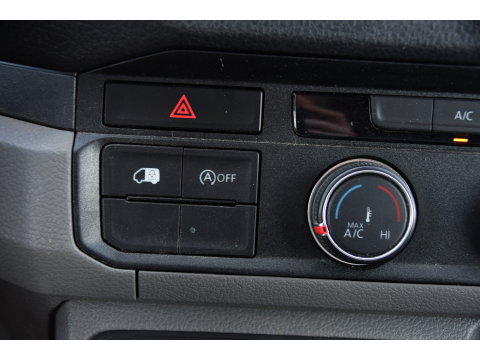 Volkswagen Crafter 35 2.0 TDI L3H3 RWD Black Edition Camera, Adaptieve Cruise, 3500kg Trekhaak, Automaat, LED, Geveerde stoel, 164pk, Massage stoel, Uniek!