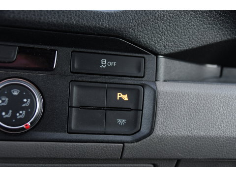 Volkswagen Crafter 35 2.0 TDI L3H3 RWD Black Edition Camera, Adaptieve Cruise, 3500kg Trekhaak, Automaat, LED, Geveerde stoel, 164pk, Massage stoel, Uniek!