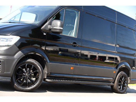Volkswagen Crafter 35 2.0 TDI L3H3 RWD Black Edition Camera, Adaptieve Cruise, 3500kg Trekhaak, Automaat, LED, Geveerde stoel, 164pk, Massage stoel, Uniek!