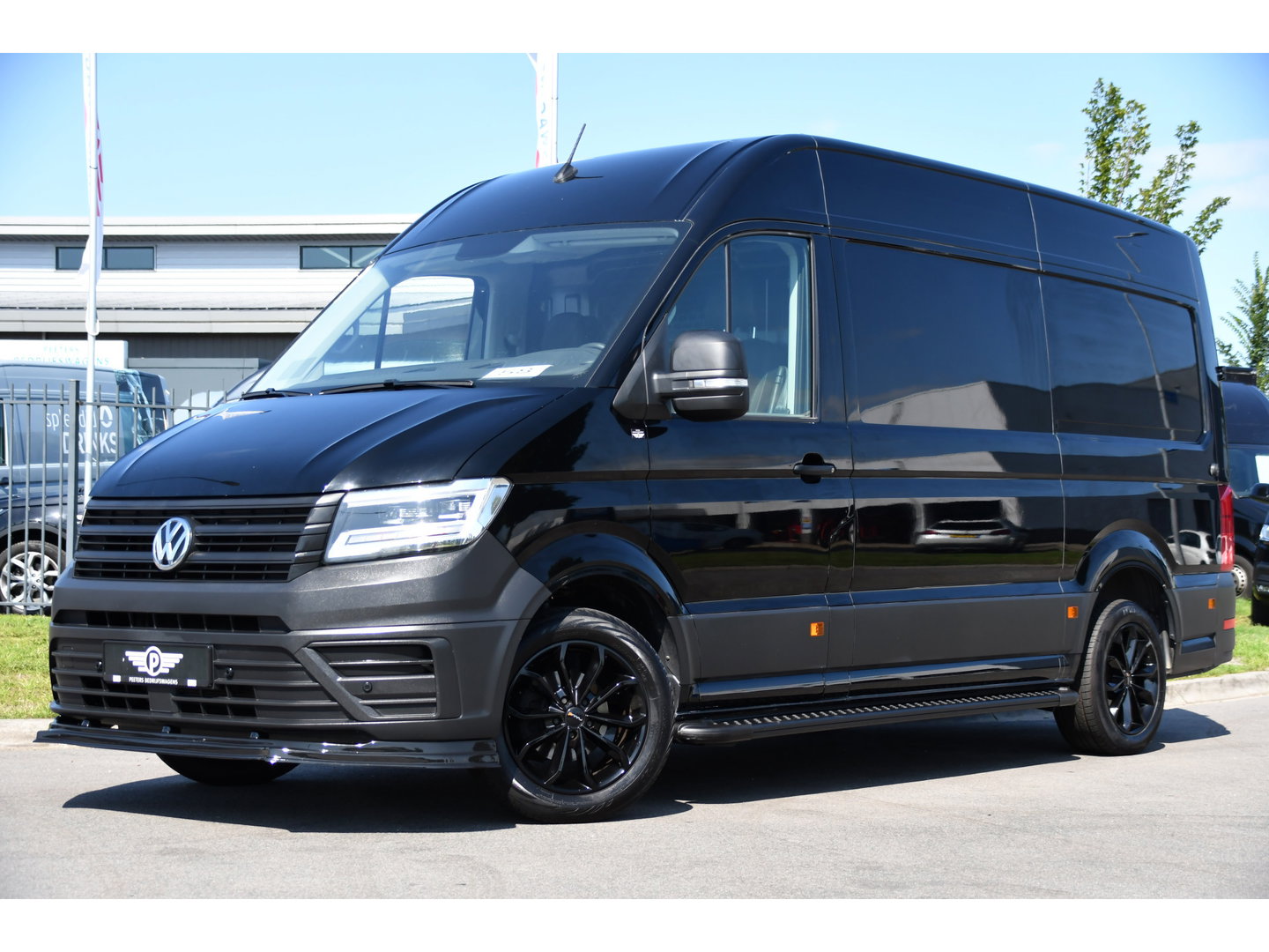 Volkswagen Crafter 35 2.0 TDI L3H3 RWD Black Edition Camera, Adaptieve Cruise, 3500kg Trekhaak, Automaat, LED, Geveerde stoel, 164pk, Massage stoel, Uniek!