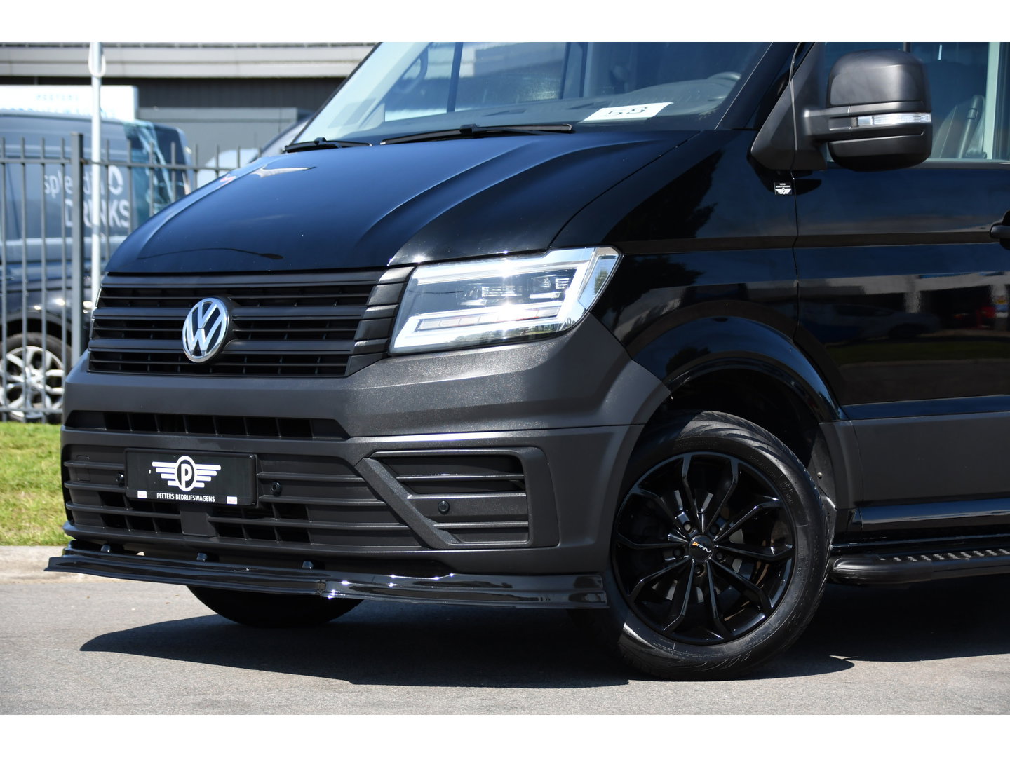 Volkswagen Crafter 35 2.0 TDI L3H3 RWD Black Edition Camera, Adaptieve Cruise, 3500kg Trekhaak, Automaat, LED, Geveerde stoel, 164pk, Massage stoel, Uniek!
