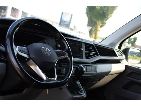 Volkswagen Transporter 2.0 TDI L1H1 30 Black Edition Camera, Cruise, Caprlay, 150pk, automaat, Multimedia, Trekhaak, Sensoren, Laadruimte betimmering, Uniek!