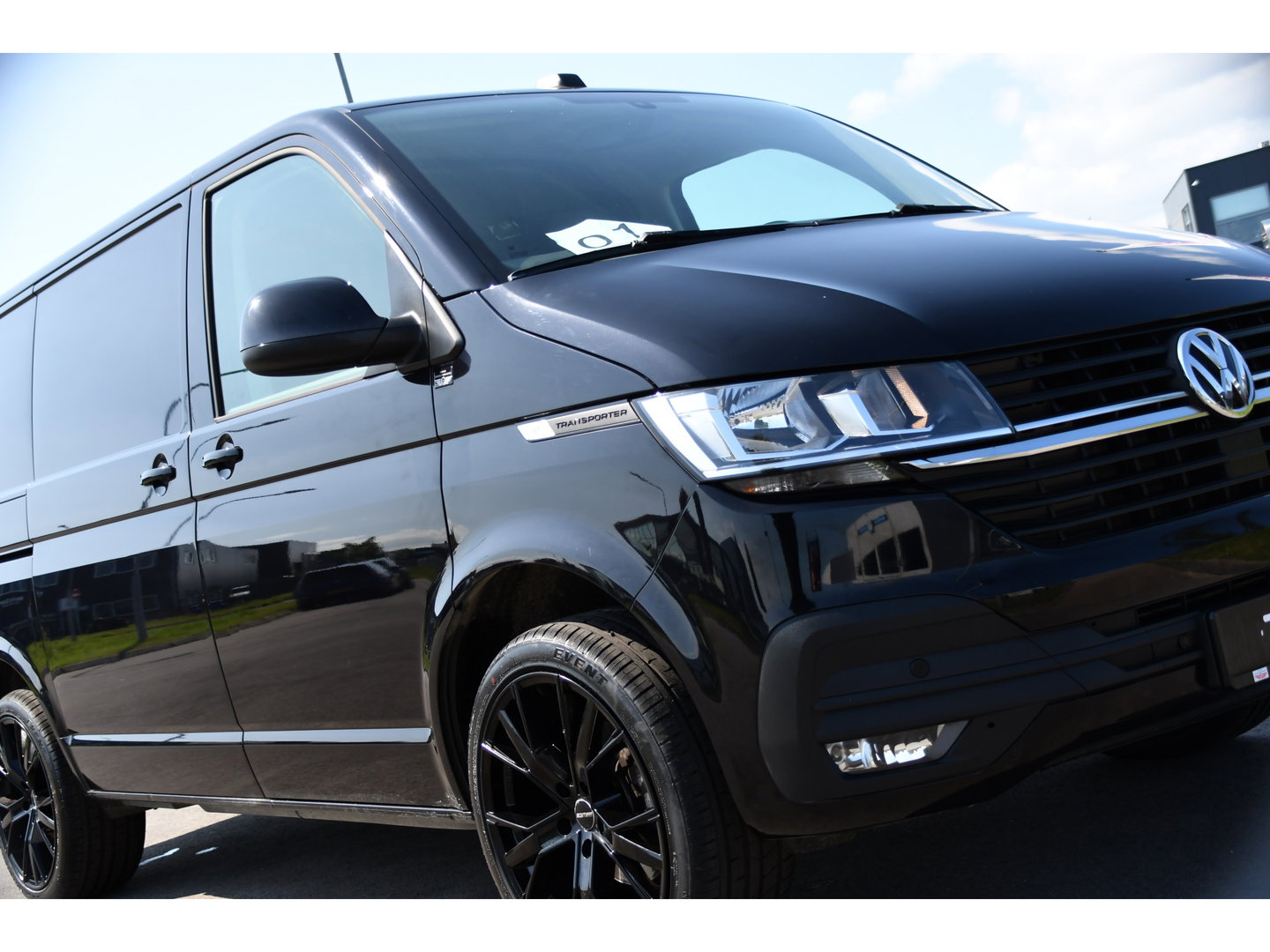 Volkswagen Transporter 2.0 TDI L1H1 30 Black Edition Camera, Cruise, Caprlay, 150pk, automaat, Multimedia, Trekhaak, Sensoren, Laadruimte betimmering, Uniek!