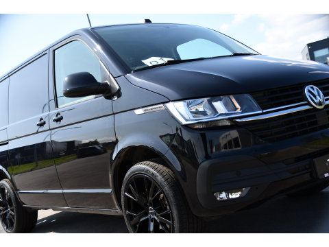 Volkswagen Transporter 2.0 TDI L1H1 30 Black Edition Camera, Cruise, Caprlay, 150pk, automaat, Multimedia, Trekhaak, Sensoren, Laadruimte betimmering, Uniek!