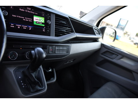 Volkswagen Transporter 2.0 TDI L1H1 30 Black Edition Camera, Cruise, Caprlay, 150pk, automaat, Multimedia, Trekhaak, Sensoren, Laadruimte betimmering, Uniek!
