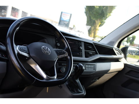Volkswagen Transporter 2.0 TDI L1H1 30 Black Edition Camera, Cruise, Caprlay, 150pk, automaat, Multimedia, Trekhaak, Sensoren, Laadruimte betimmering, Uniek!