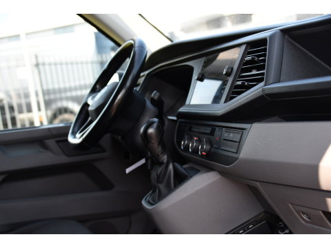 Volkswagen Transporter 2.0 TDI L1H1 30 Black Edition Camera, Cruise, Caprlay, 150pk, automaat, Multimedia, Trekhaak, Sensoren, Laadruimte betimmering, Uniek!
