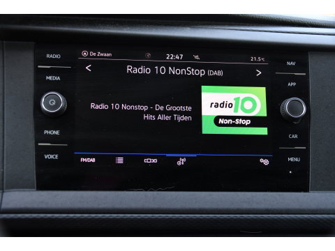 Volkswagen Transporter 2.0 TDI L1H1 30 Black Edition Camera, Cruise, Caprlay, 150pk, automaat, Multimedia, Trekhaak, Sensoren, Laadruimte betimmering, Uniek!
