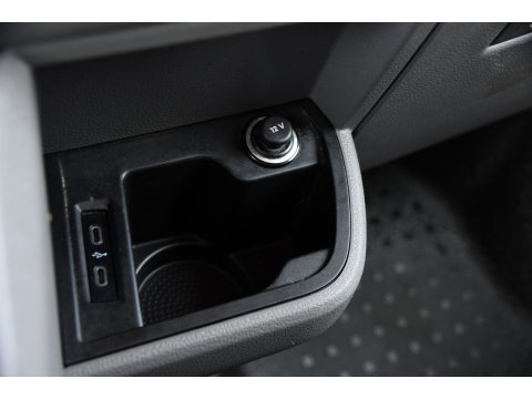 Volkswagen Transporter 2.0 TDI L1H1 30 Black Edition Camera, Cruise, Caprlay, 150pk, automaat, Multimedia, Trekhaak, Sensoren, Laadruimte betimmering, Uniek!
