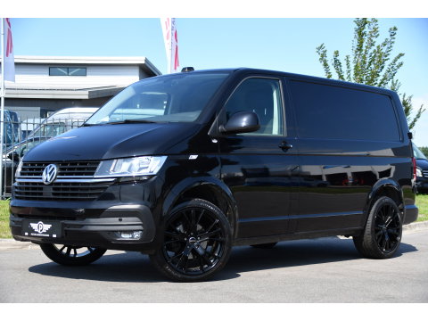 Volkswagen Transporter 2.0 TDI L1H1 30 Black Edition Camera, Cruise, Caprlay, 150pk, automaat, Multimedia, Trekhaak, Sensoren, Laadruimte betimmering, Uniek!