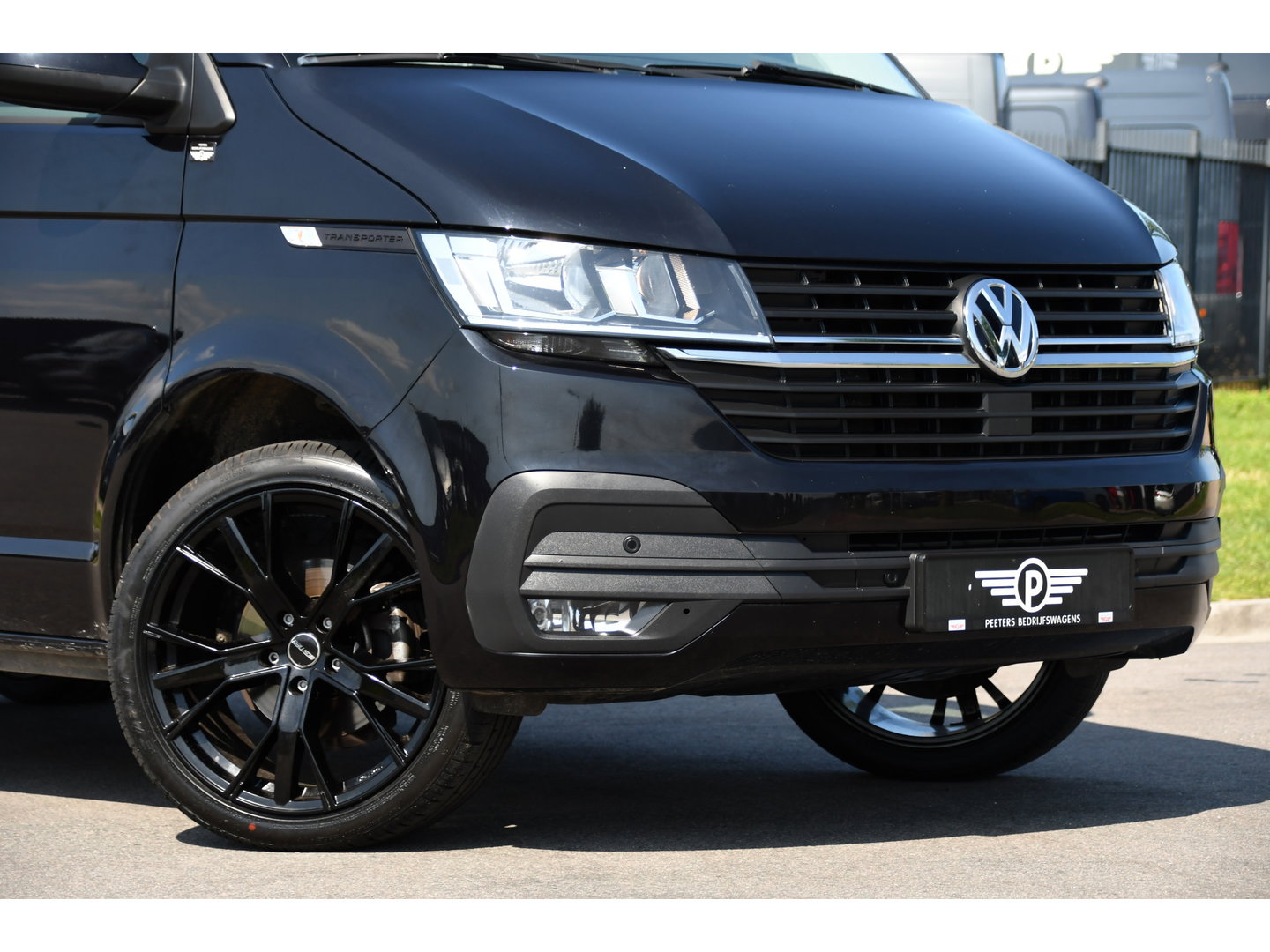 Volkswagen Transporter 2.0 TDI L1H1 30 Black Edition Camera, Cruise, Caprlay, 150pk, automaat, Multimedia, Trekhaak, Sensoren, Laadruimte betimmering, Uniek!
