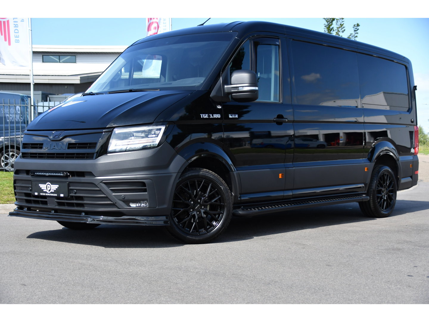 MAN TGE 3.180 35 2.0 L3H2 4x4 Black Edition Camera, Cruise, Carplay, LED, 177pk, Stoelverwarming, Multimedia, Automaat, Sensoren, Trekhaak, Uniek!