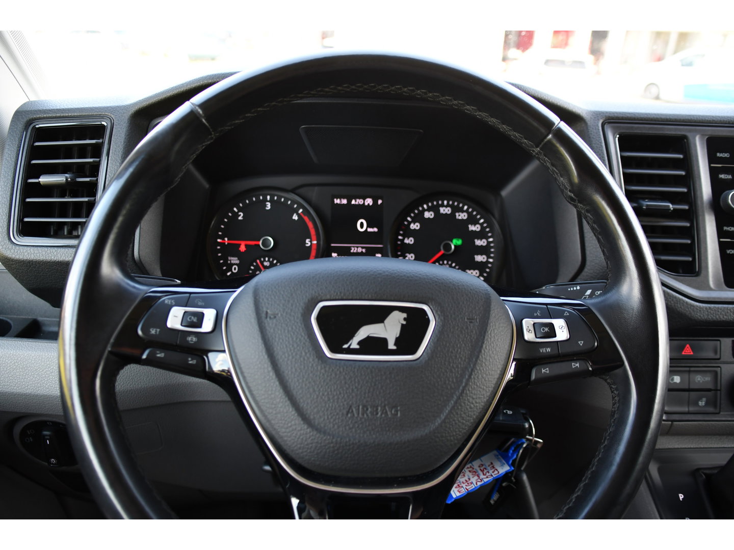 MAN TGE 3.180 35 2.0 L3H2 4x4 Black Edition Camera, Cruise, Carplay, LED, 177pk, Stoelverwarming, Multimedia, Automaat, Sensoren, Trekhaak, Uniek!